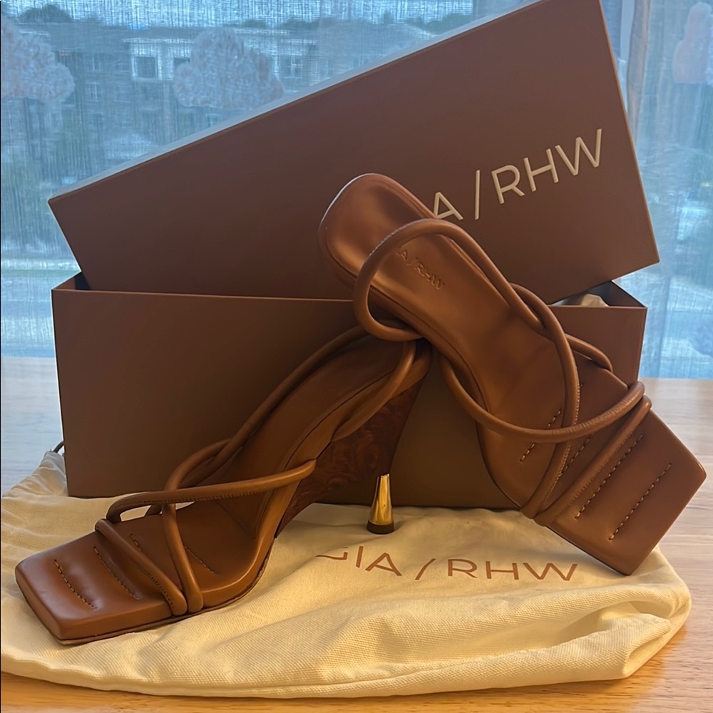 RARE Gia Borghini X Rosie Huntington-Whitley Rosie 2 in Rustic Brown